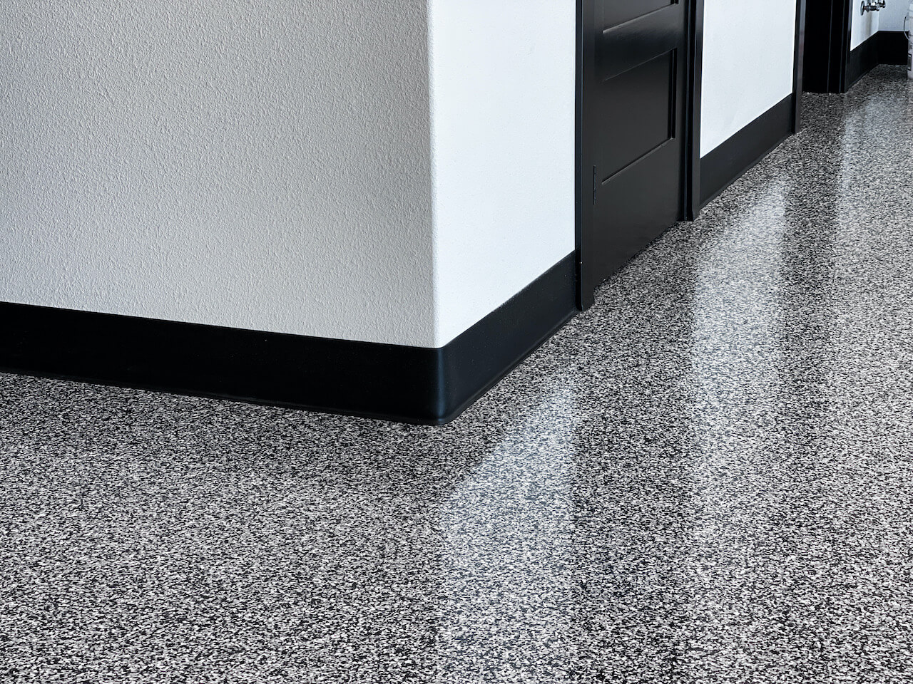 Black & White Flake System